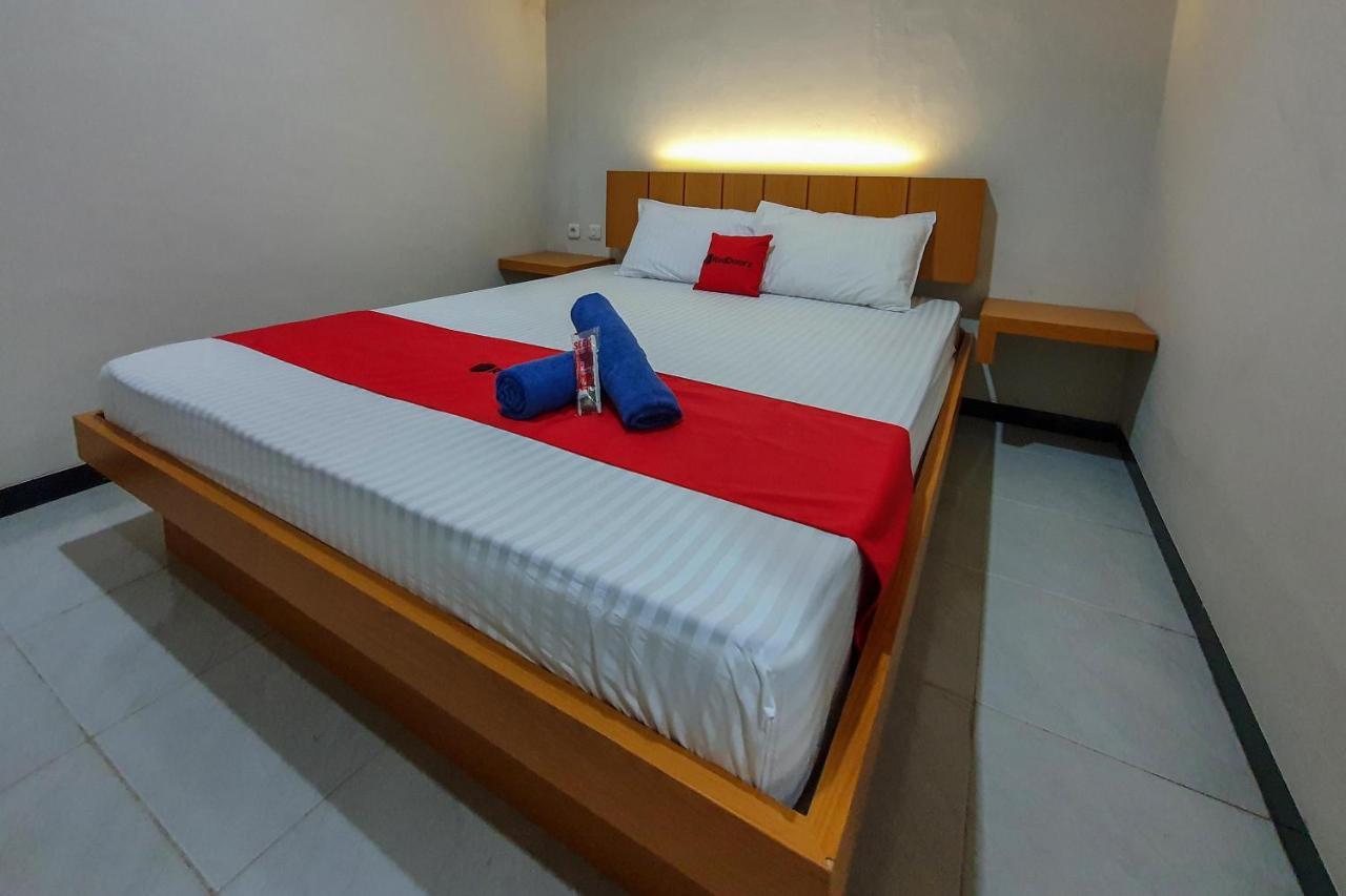 RedDoorz Syariah near Solo Paragon Mall 2 Bonorejo Esterno foto