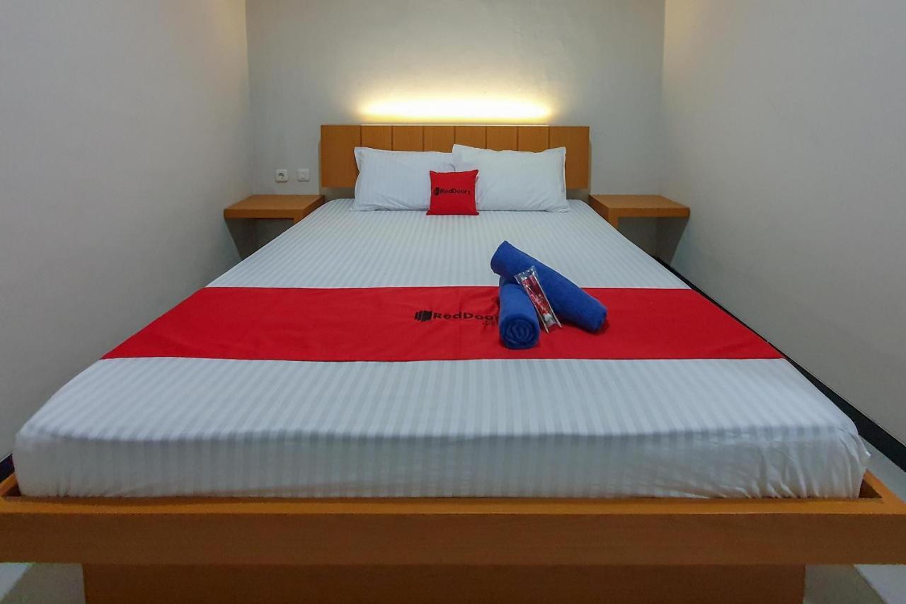 RedDoorz Syariah near Solo Paragon Mall 2 Bonorejo Esterno foto