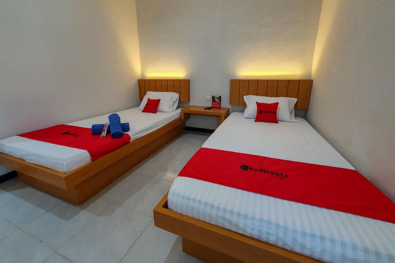 RedDoorz Syariah near Solo Paragon Mall 2 Bonorejo Esterno foto