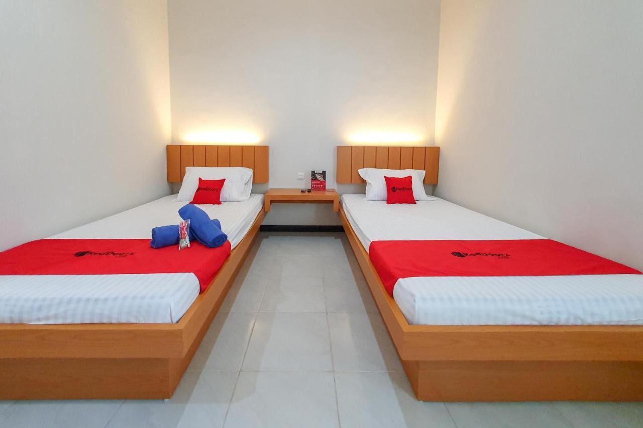 RedDoorz Syariah near Solo Paragon Mall 2 Bonorejo Esterno foto