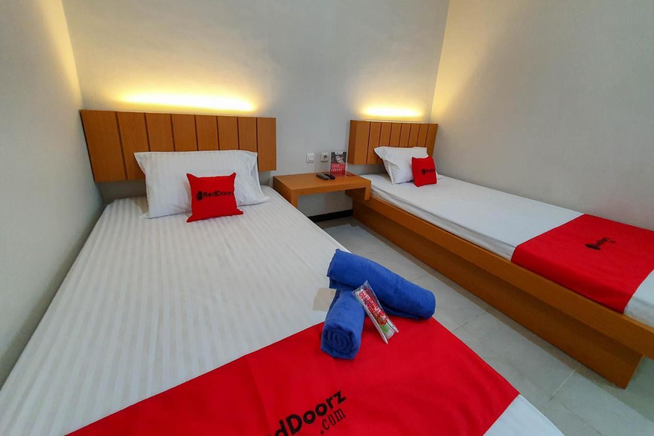 RedDoorz Syariah near Solo Paragon Mall 2 Bonorejo Esterno foto