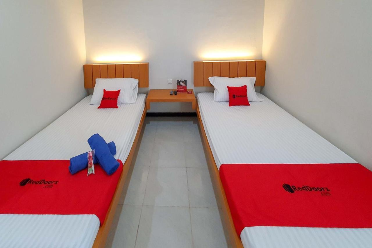 RedDoorz Syariah near Solo Paragon Mall 2 Bonorejo Esterno foto
