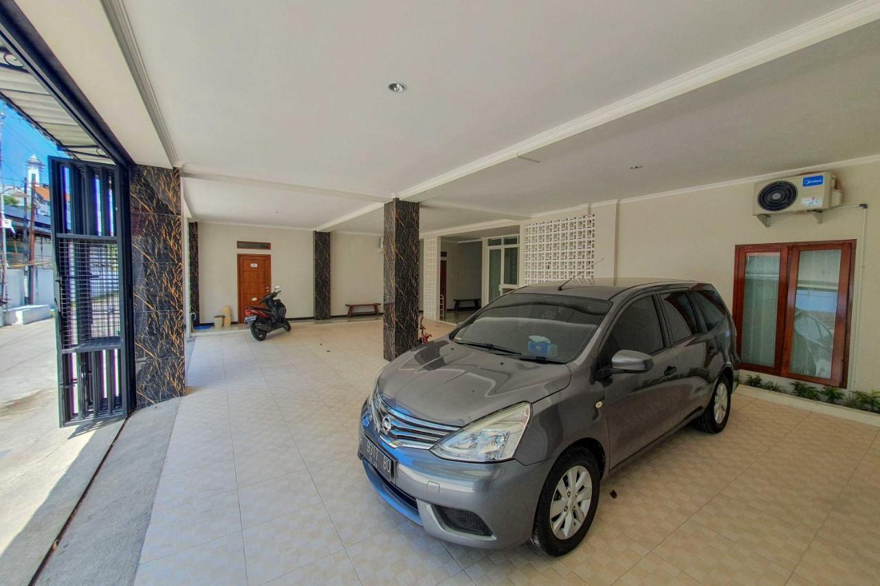 RedDoorz Syariah near Solo Paragon Mall 2 Bonorejo Esterno foto