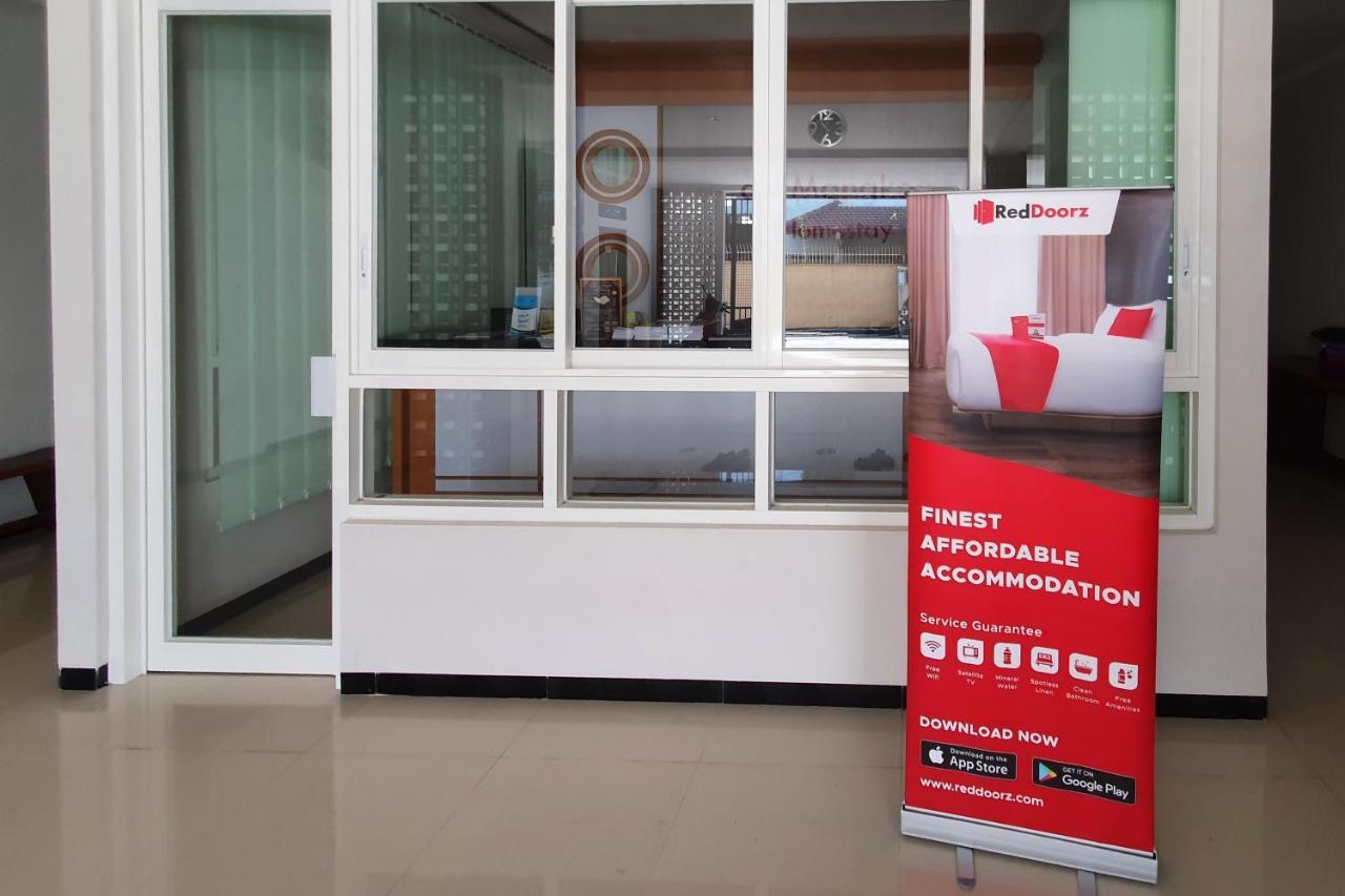 RedDoorz Syariah near Solo Paragon Mall 2 Bonorejo Esterno foto