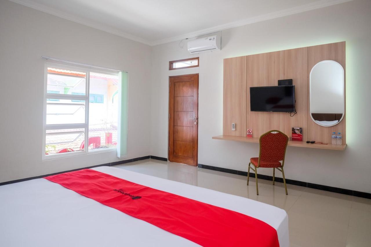 RedDoorz Syariah near Solo Paragon Mall 2 Bonorejo Esterno foto