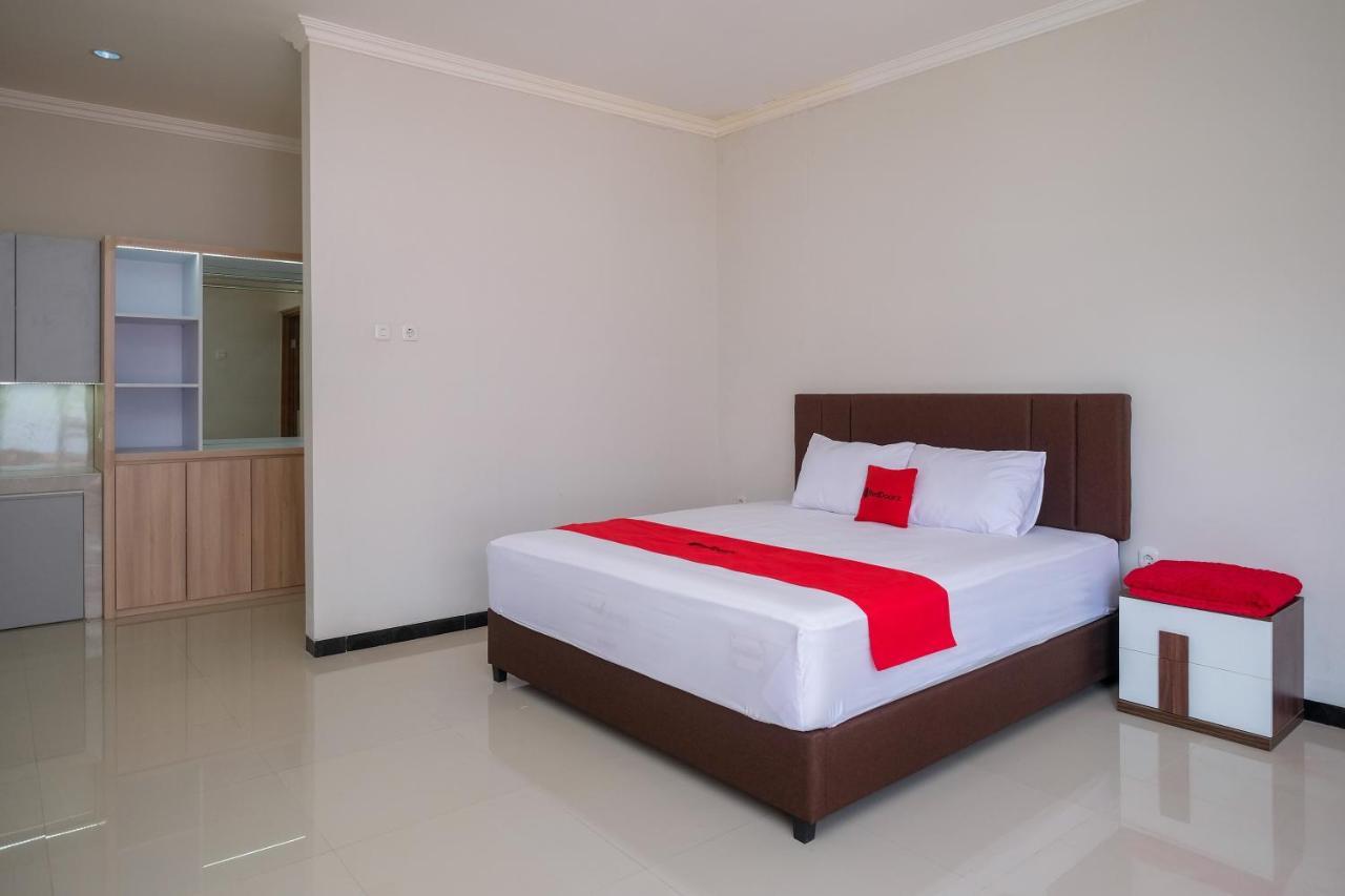 RedDoorz Syariah near Solo Paragon Mall 2 Bonorejo Esterno foto